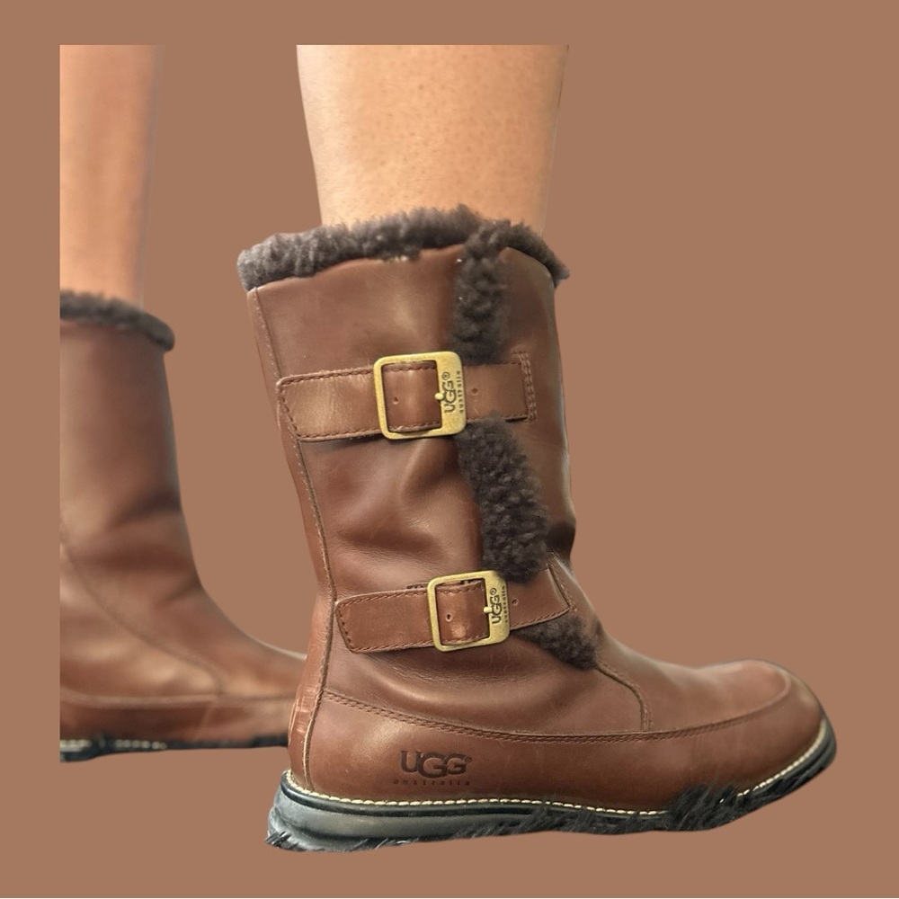 UGG BOOTS
SIZE 9
